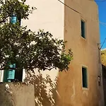 Prázdninový dům Santorinio Yellow House