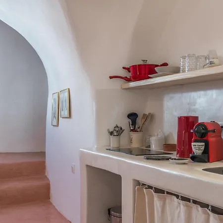 Santorinio Yellow House بيت للعطل