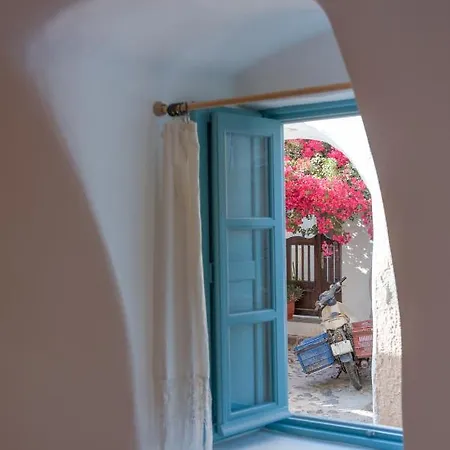 Santorinio Yellow House بيت للعطل *