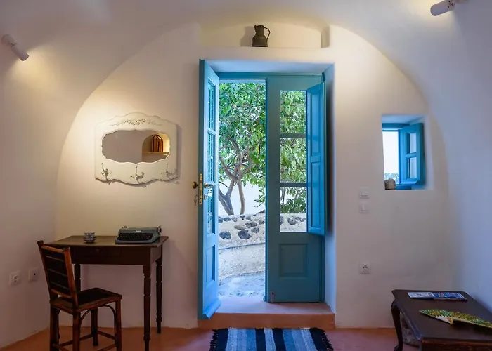 Holiday home Santorinio Yellow House *