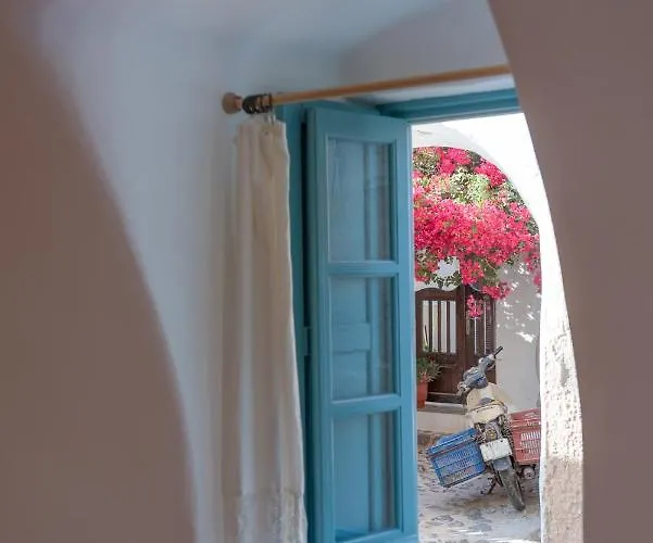 Santorinio Yellow House Holiday home *