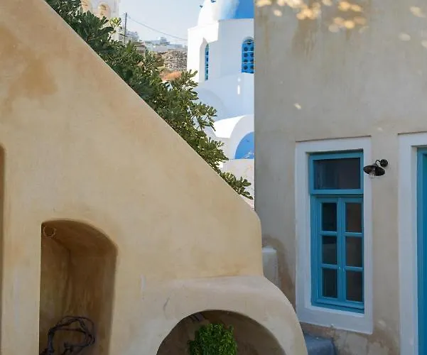 Holiday home Santorinio Yellow House