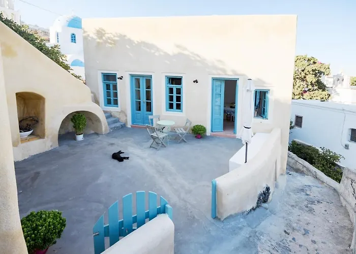 Holiday home Santorinio Yellow House *