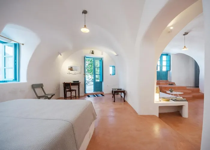 Holiday home Santorinio Yellow House *