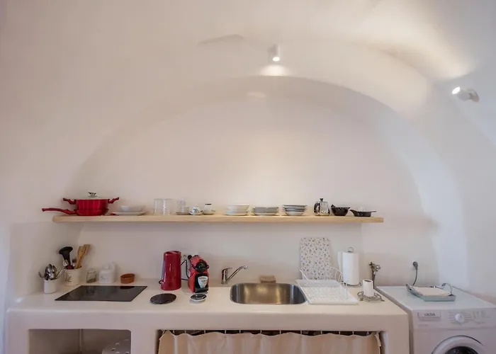 Santorinio Yellow House *