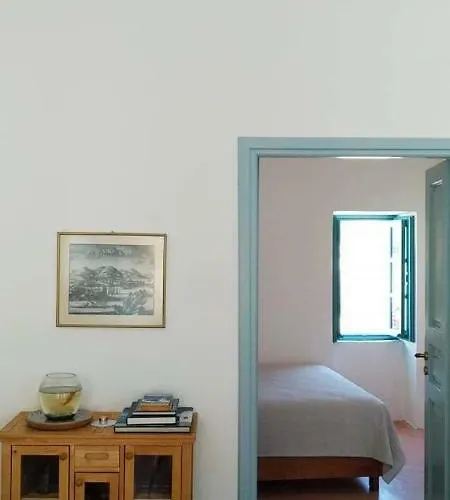 Holiday home Santorinio Yellow House Exo Gonia