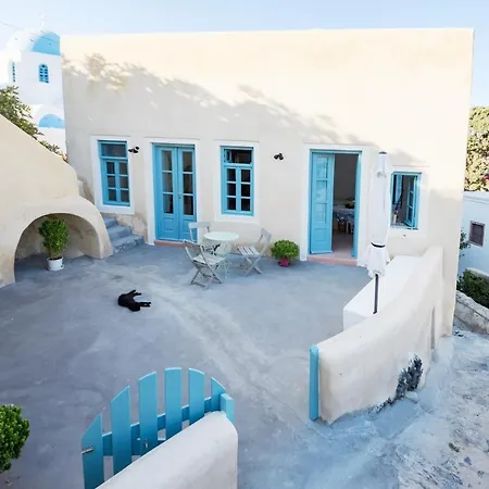 Holiday home Santorinio Yellow House *