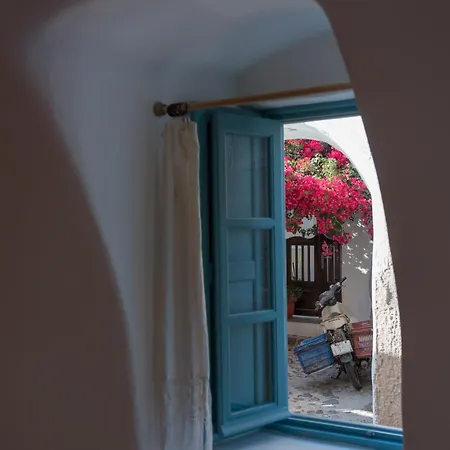 Holiday home Santorinio Yellow House