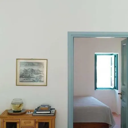 Vakantiehuis Santorinio Yellow House Éxo Goniá