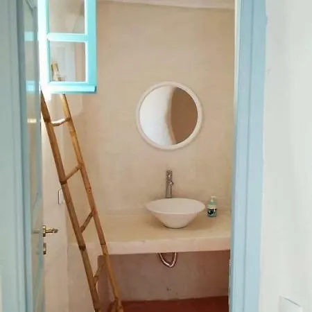 Holiday home Santorinio Yellow House Exo Gonia