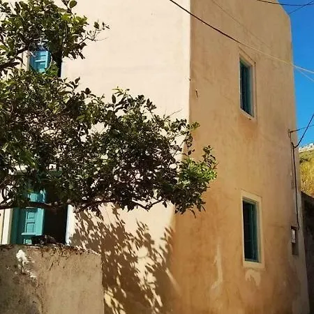 Feriehus Santorinio Yellow House